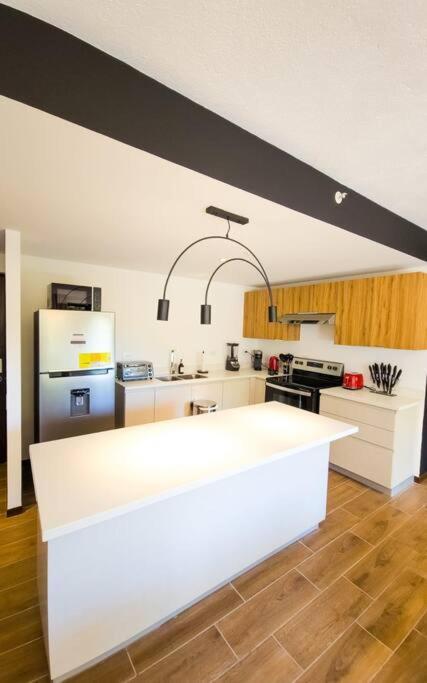 Entire Beautiful Condo With Rooftop Pool And Gym San Salvador Bagian luar foto