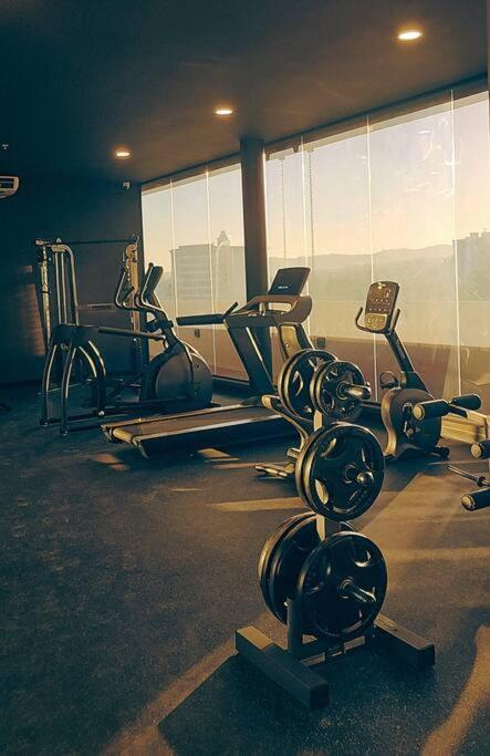 Entire Beautiful Condo With Rooftop Pool And Gym San Salvador Bagian luar foto